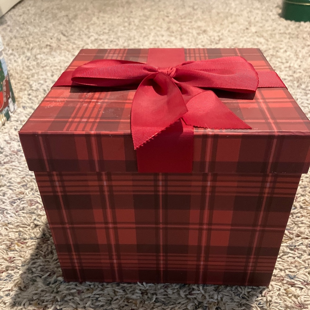 Two Holiday Gift Boxes - Picture 8 of 12